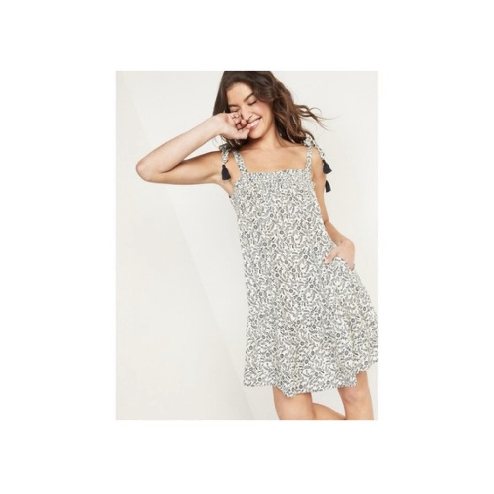 Old Navy Size Medium XL  White Black Floral Print Tassel‎ Tie Straps Swing Dress